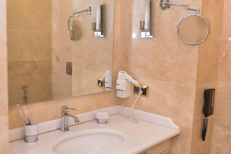 Bathroom 5, Lake Palace Baku, Baku