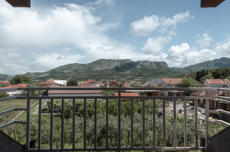 Others 4, Q PODGORICA Beds,Rooms and Friends