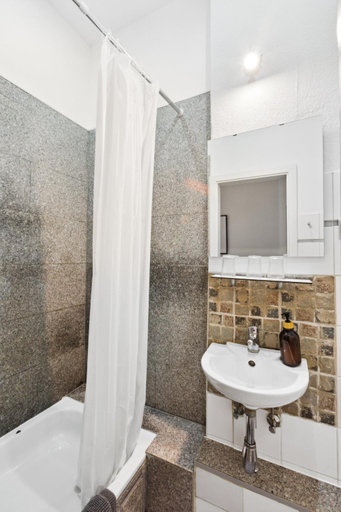 Shower 5, Hotel 1A Apartment Berlin, Berlin