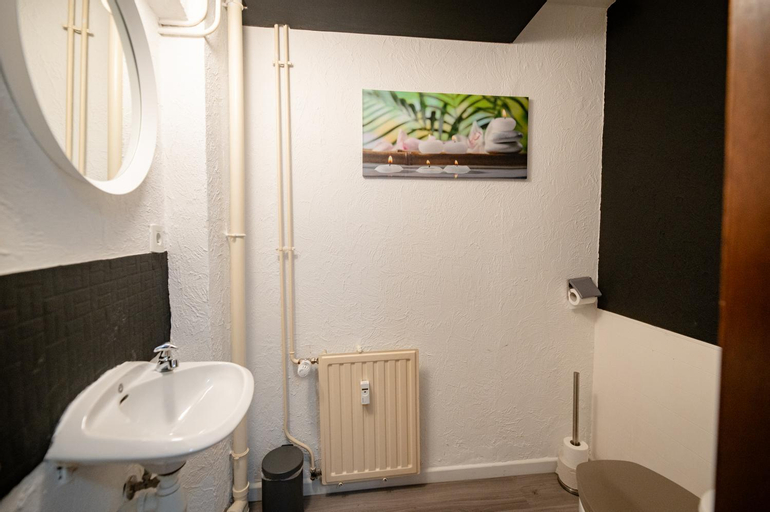 Bedroom 2, Le Studio by La Reine City Center, Liège