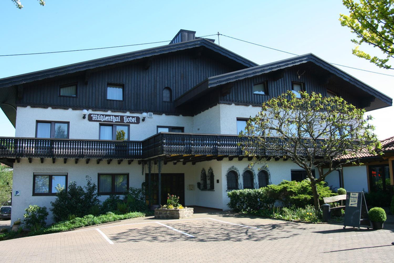 Exterior & Views 24