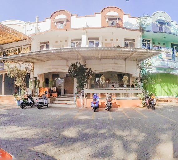 Mahveen Guest House by Pesen Kamar, Malang