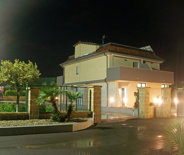 Others 5, B&B MIRAGE, Bari