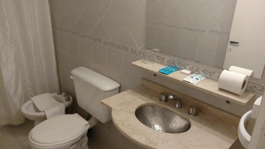 Bathroom 4, Hotel Holimasu, Colón