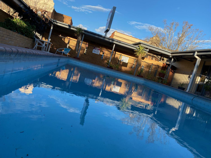 Sport & Beauty 5, Gateway Motor Inn, Narrandera