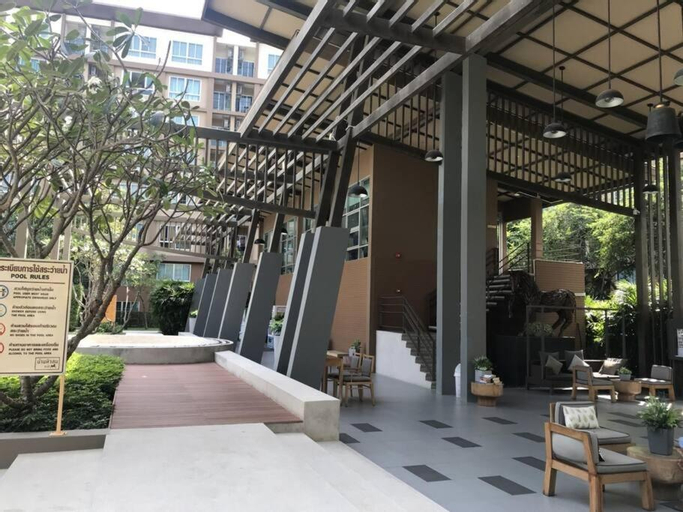 Exterior & Views 21
