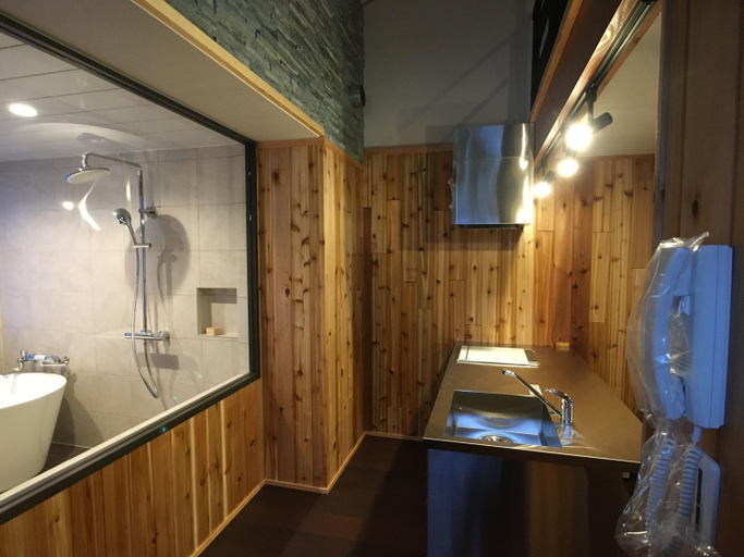 Bathroom 3, Pension Tomato, Hakuba