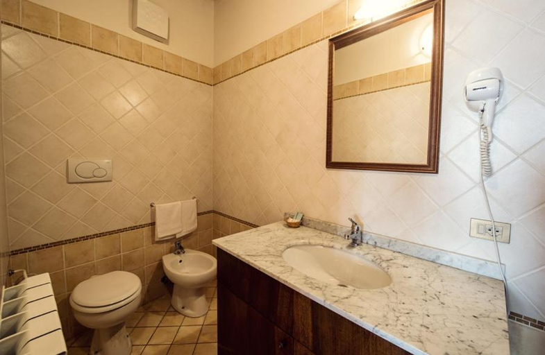 Bathroom 3, Corte dell'Oca, Arezzo