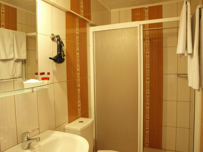 Bathroom 3, Hotel Nezih Istanbul, Fatih