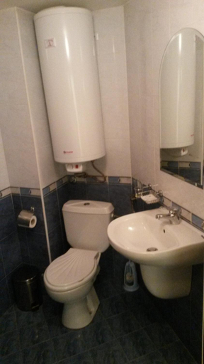 Bathroom 3, Casa Blanca, Stolichna