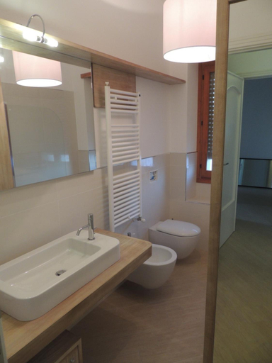 Bathroom 2, Camera con Vista, Oristano