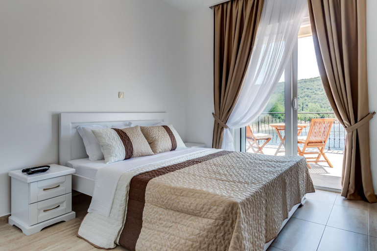 Others 3, Villa SAN Apartments