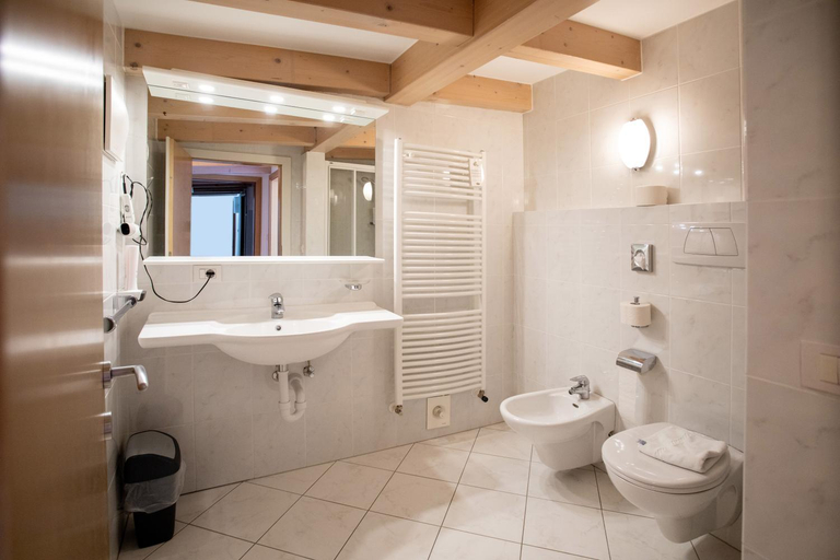 Bathroom 4, Bad Kochenmoos, Bolzano
