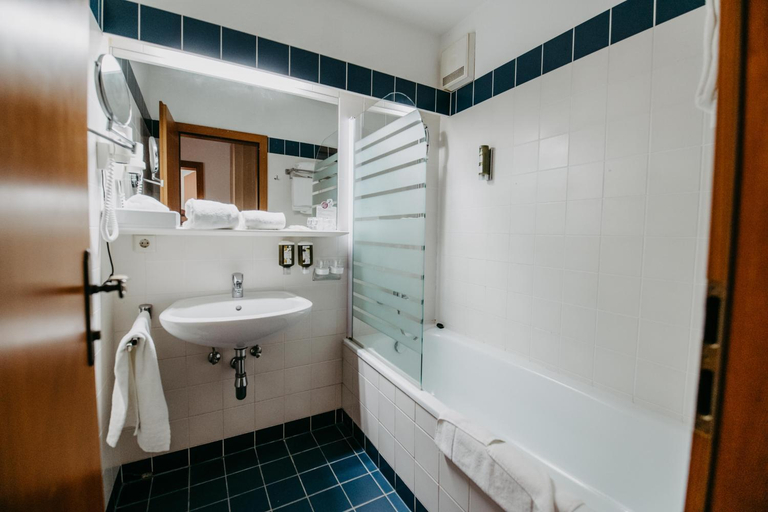 Bathroom 5, Vitalhotel Gosau, Gmunden
