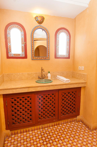 Bathroom 5, Riad Ifoulki, Marrakech