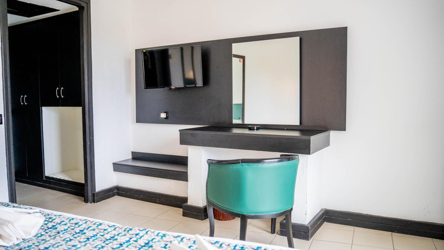 Bathroom 3, Hotel Kaiser , Hammam Sousse