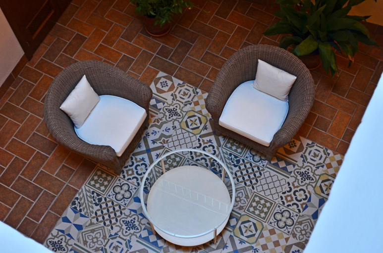 Others 5, Hostal La Fonda, Cádiz