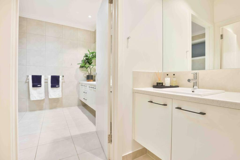 Bathroom 3, Inner City Stay Mildura, Mildura - Pt A