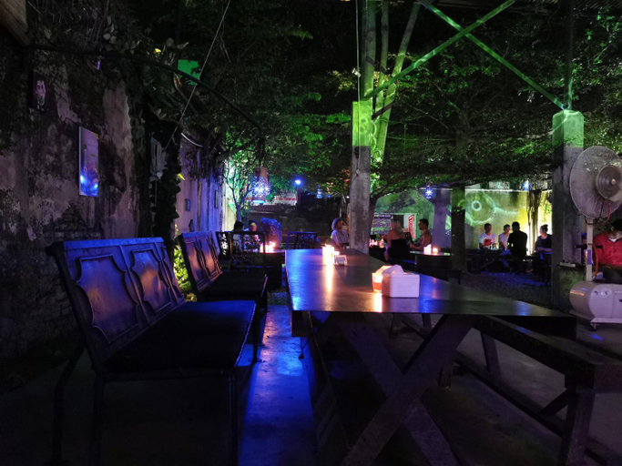 Food & Drinks 5, Bat & Arrow, Padang