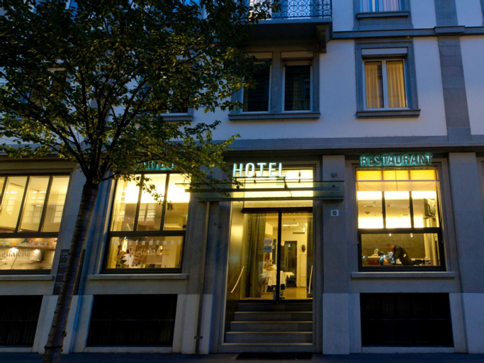 Exterior & Views 28