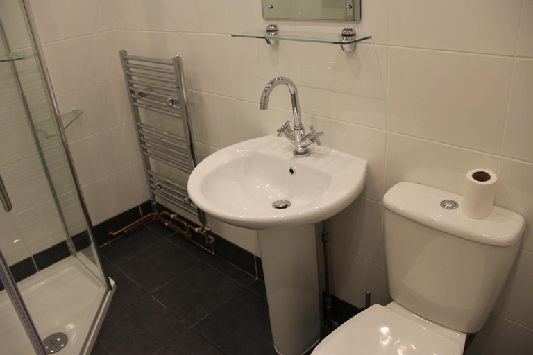 Bathroom 7