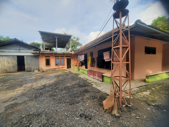 Exterior & Views 3, SPOT ON 93655 Home Stay Syariah Habibie, Sukabumi