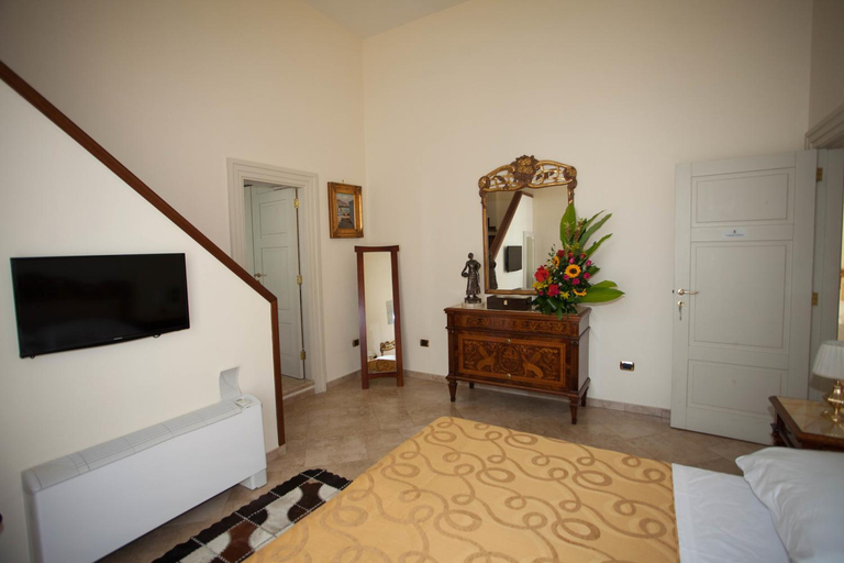 Others 5, B&B Nel Regno di Napoli, Napoli