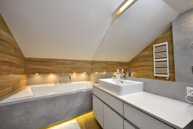 Bathroom 2, Hotel AGAT, Piotrków