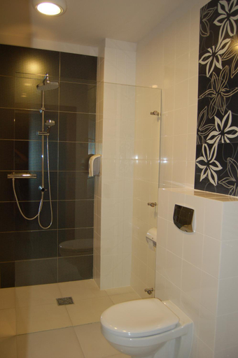 Bathroom 2, Rever, Mielec