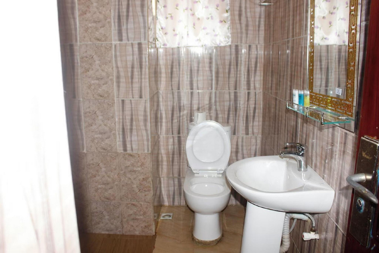 Bathroom 3, Uranus House Uyo, Uyo