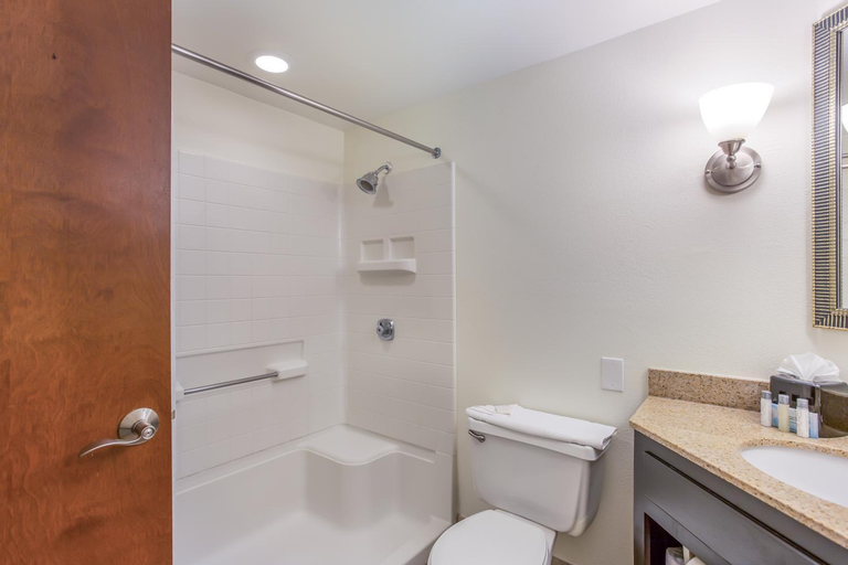 Bathroom 10