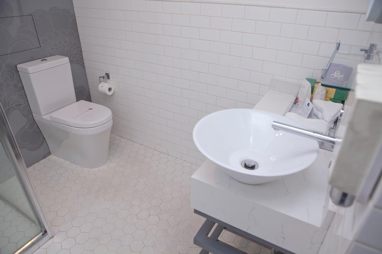 Bathroom 7