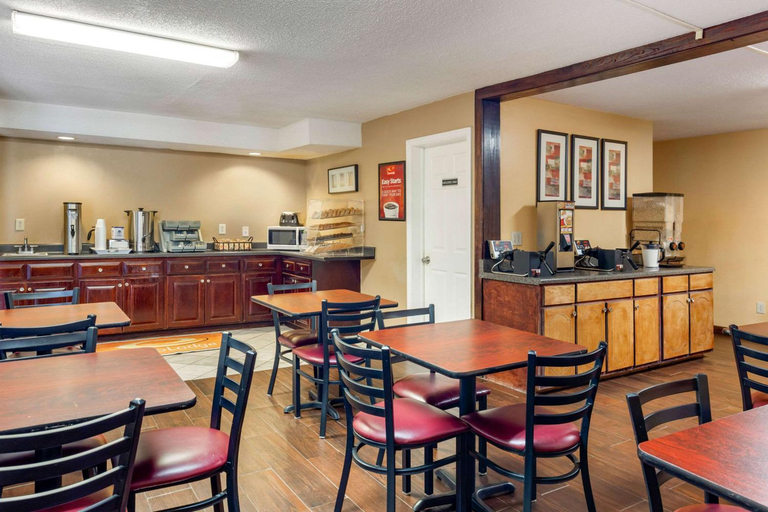 Food & Drinks 5, Econo Lodge Burlington I-40, Alamance