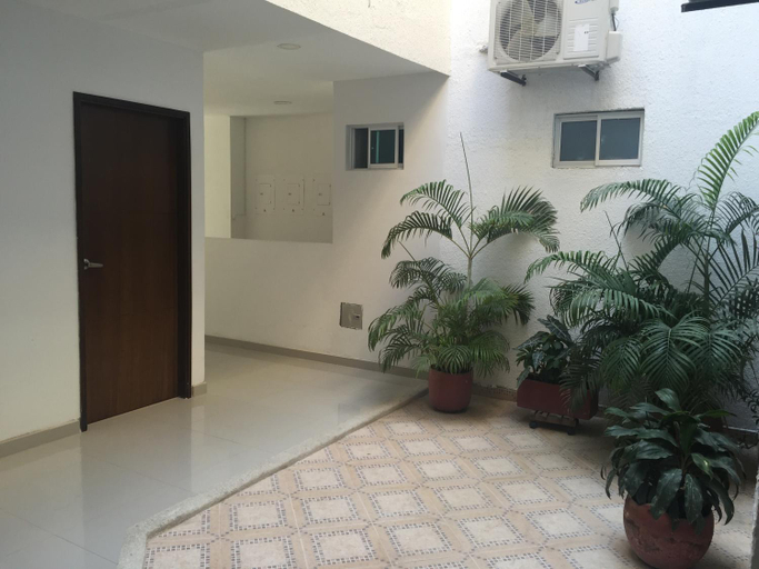 Others 4, Mayva AprtaHotel, Santa Marta (Dist. Esp.)