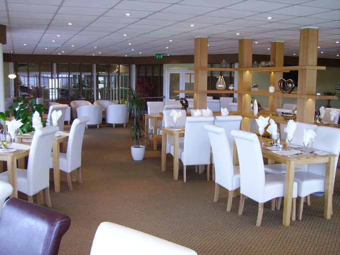 Food & Drinks 5, Croyde Bay Hotel or Self Catering, Devon