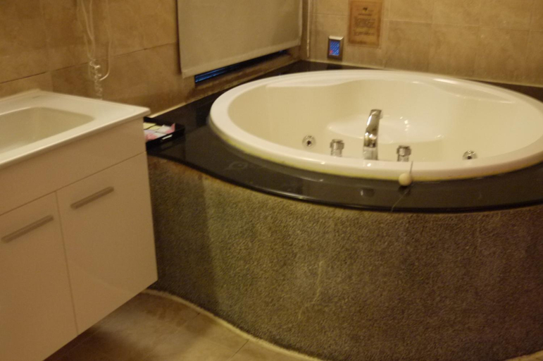 Bathroom 3, Hua Jia Motel, Tainan