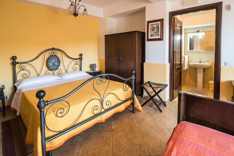 Others 5, B&B Villagata, Catania