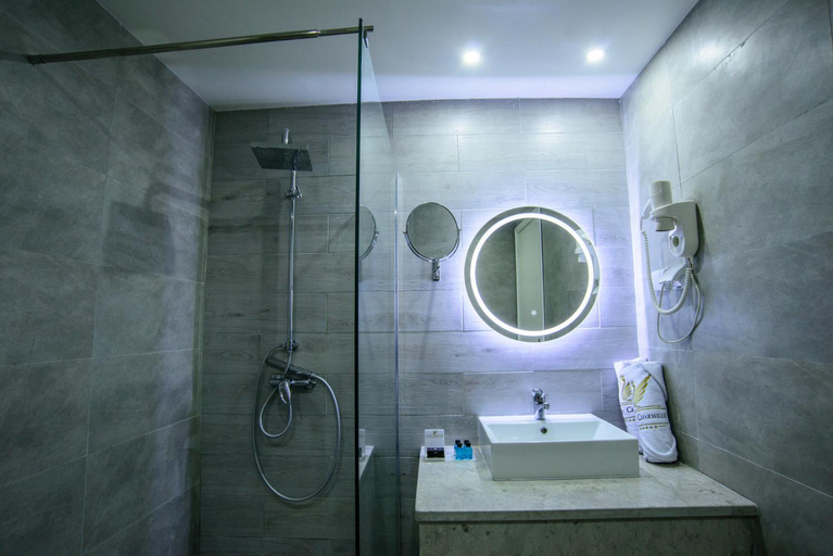 Bathroom 5, Suites hôtel les charmilles & spa , La Marsa
