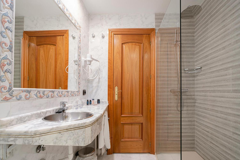 Bathroom 4, Corregidor, Segovia