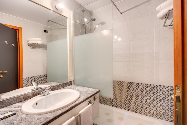 Bathroom 4