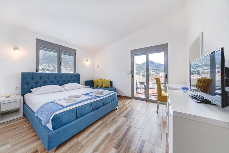 Others 5, Delfin Apartments