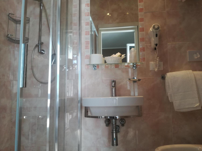Bathroom 4, Verdi, Venezia
