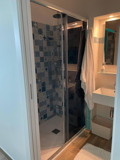 Bathroom 3, Villa Nepi apartments, Cagliari