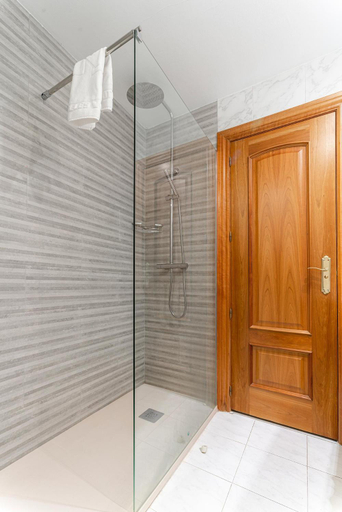 Bathroom 4, Corregidor, Segovia