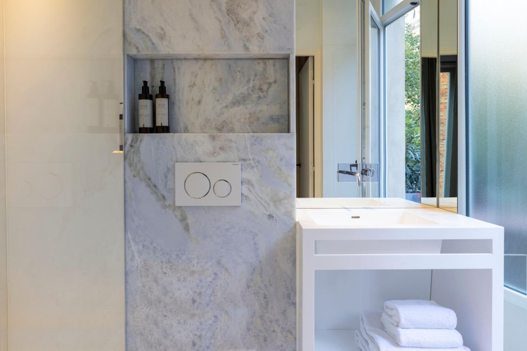 Bathroom 5, Hotel Toujours, Paris