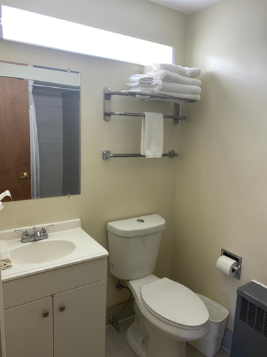 Bathroom 4, Bellevue Hotel & Suites, Huron
