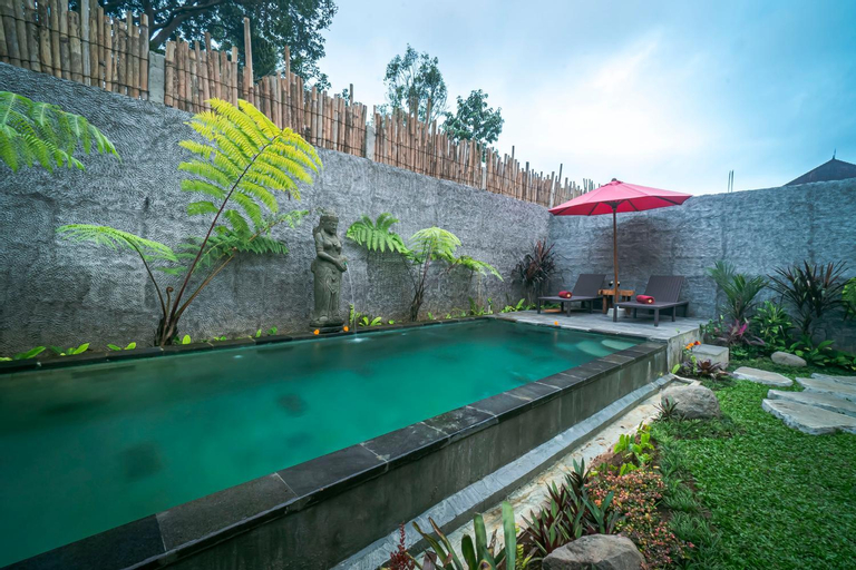 Swimming Pool 13