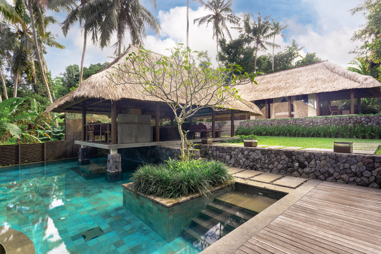 Swimming Pool 13