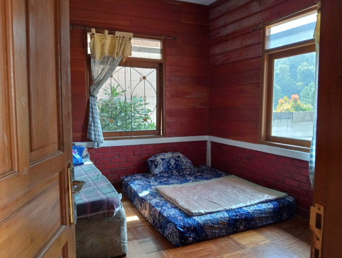 Others 4, Villa Mozes Cilember, Bogor
