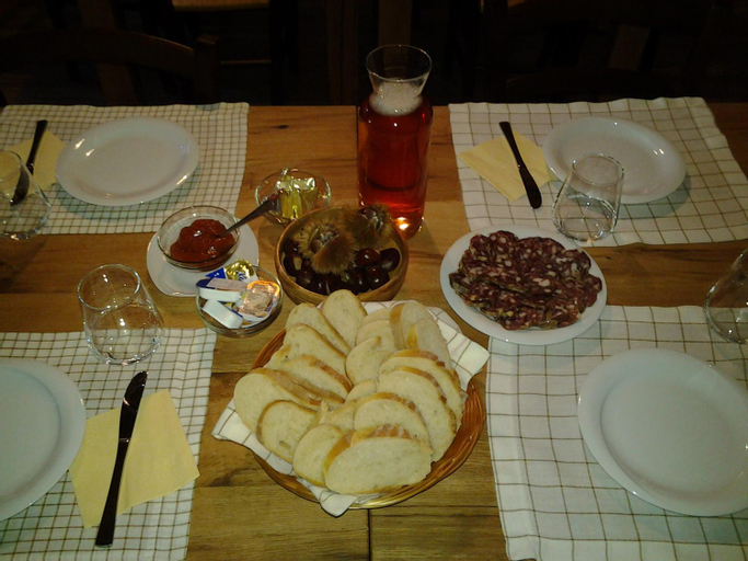 Food & Drinks, Pri Bregarju, Brda